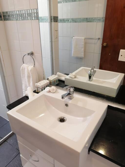 Private Nasoso 4 Bedroom House Nadi Esterno foto